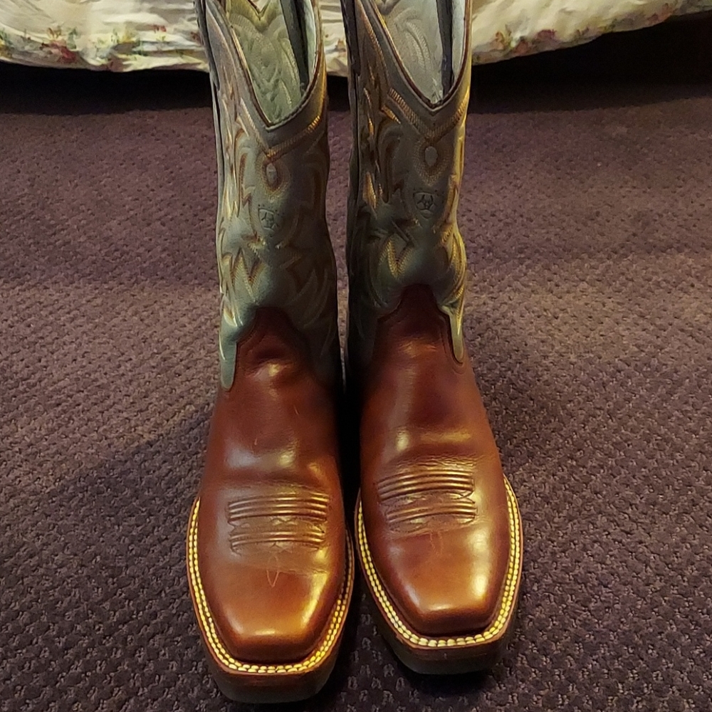 Women's Ariat boots 7